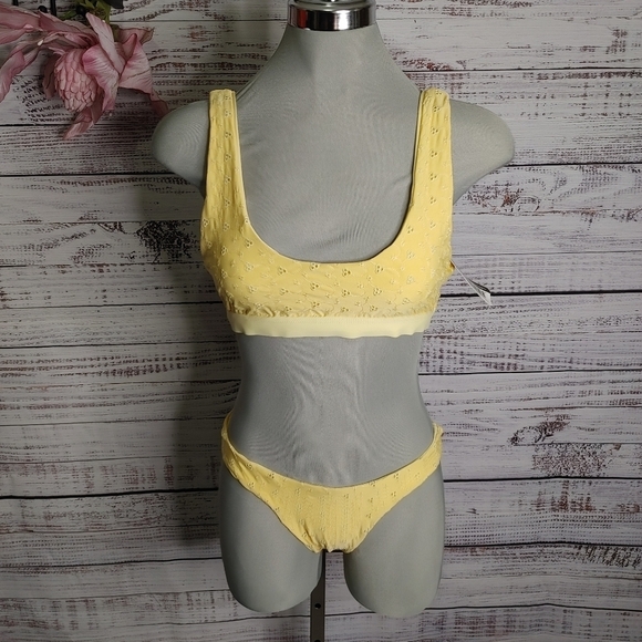 DIPPIN' Daisy's yellow eyelet bikini size M - Picture 3 of 15